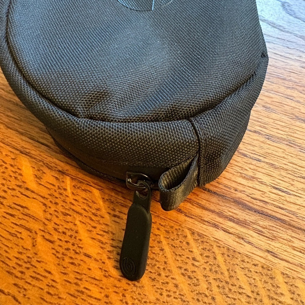 Beats headphone Black Carrying Case- Zipper and Beats Logo- CASE only - Picture 4 of 4